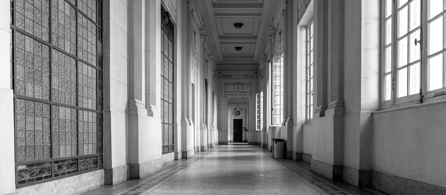 El largo corredor de mármol del Palácio Tiradentes, sede de la asamblea legislativa de Río de Janeiro